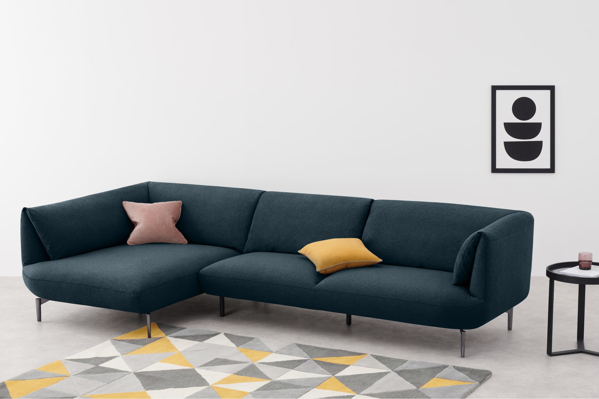 Ưu nhược điểm khi mua các mẫu sofa có sẵn tại các cửa hàng